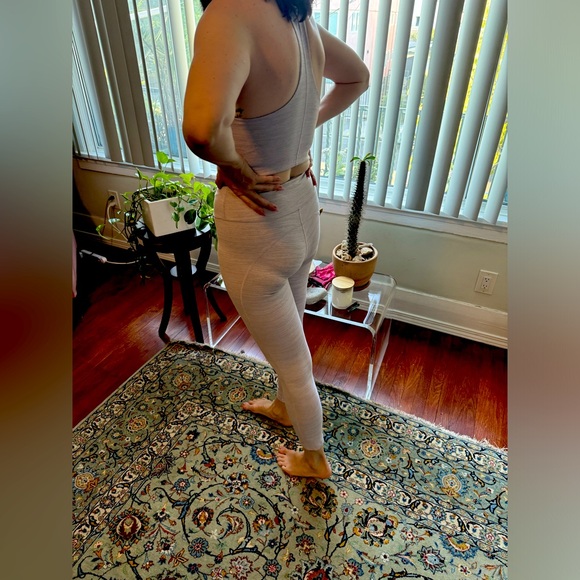 Outdoor Voices Leggings and Sports Bra Set in Light Purple 💜🦄 - Picture 4 of 7